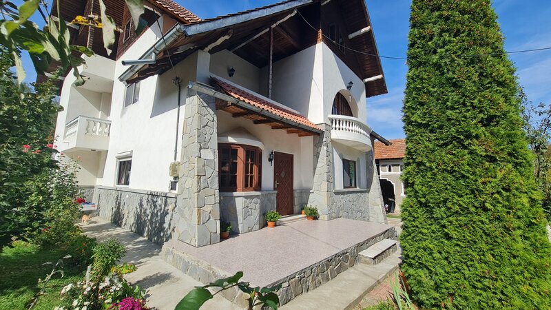 Casa langa padure si livada, zona linistita aproape de Targoviste
