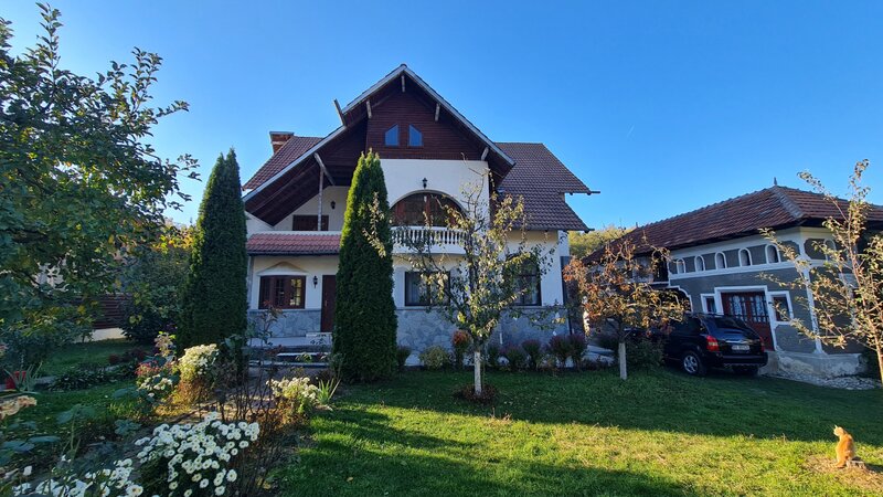 Casa langa padure si livada, zona linistita aproape de Targoviste