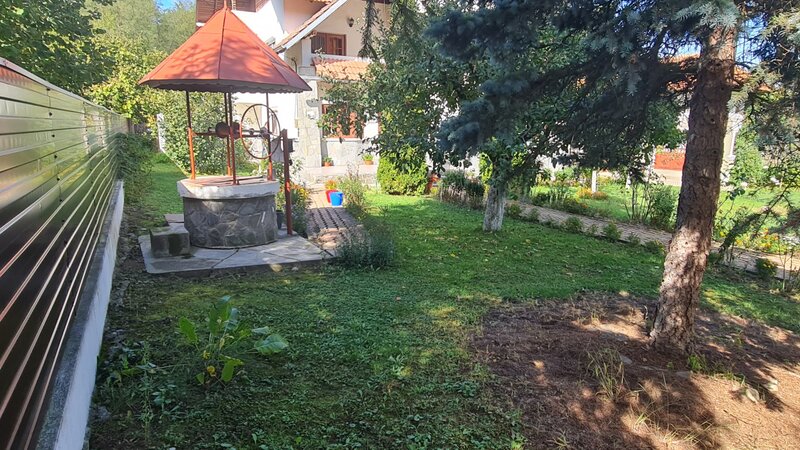 Casa langa padure si livada, zona linistita aproape de Targoviste
