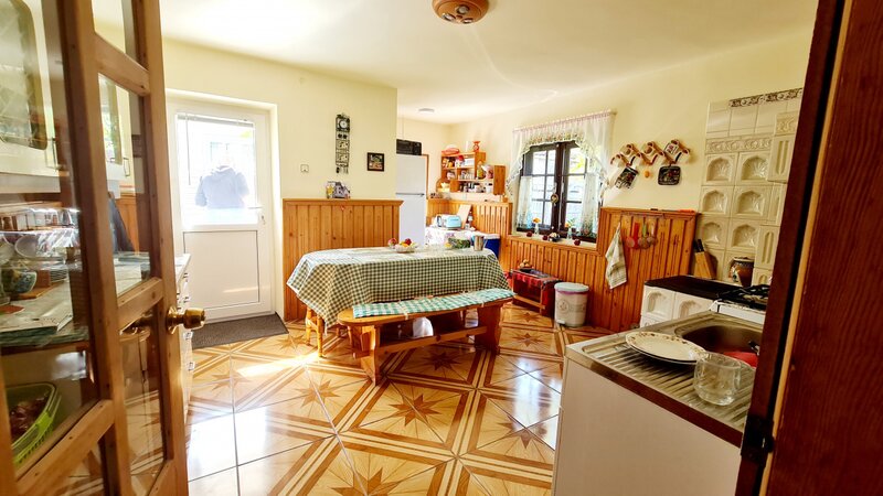 Casa langa padure si livada, zona linistita aproape de Targoviste