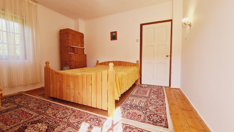 Casa langa padure si livada, zona linistita aproape de Targoviste