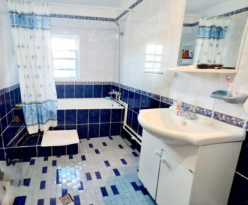 Casa langa padure si livada, zona linistita aproape de Targoviste